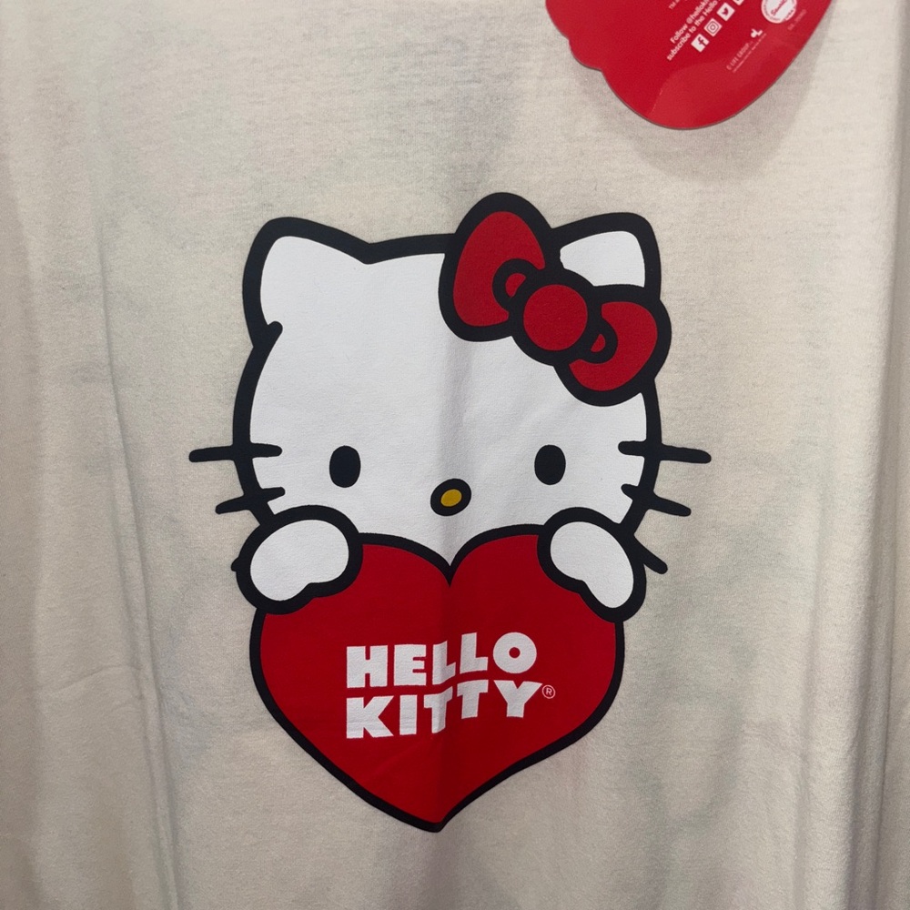 Hello Kitty by Sanrio Women’s Oversized Kawaii Graphic Tee NWT - Picture 4 of 11